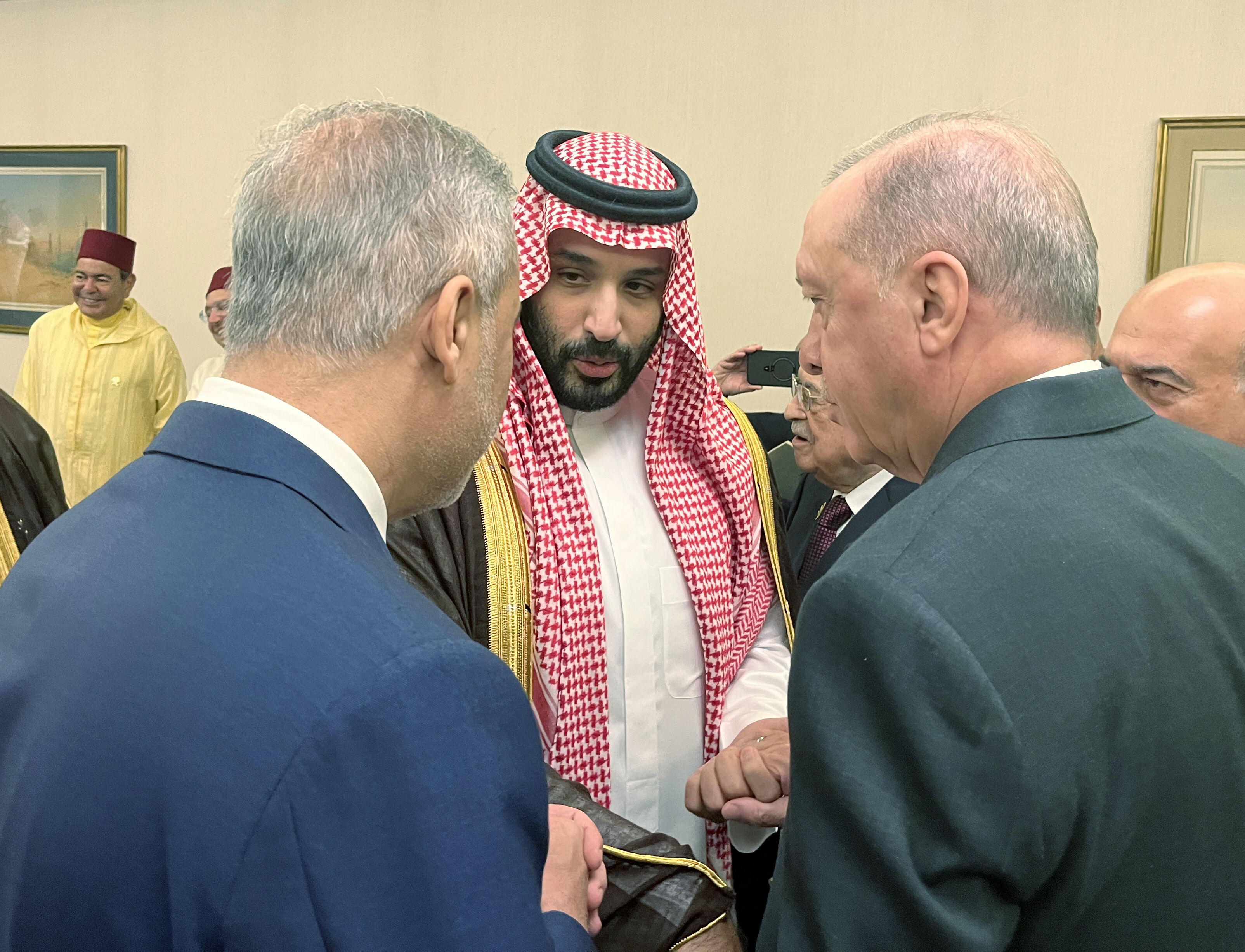 Cumhurbaşkanı Erdoğan, Katar'da dünyaya seslendi: İslam alemi, İsrail'i durduracak dirayete sahip Erdoğan, zirveye katılan Suudi Arabistan Veliaht Prensi Muhammed bin Selman ile görüştü.