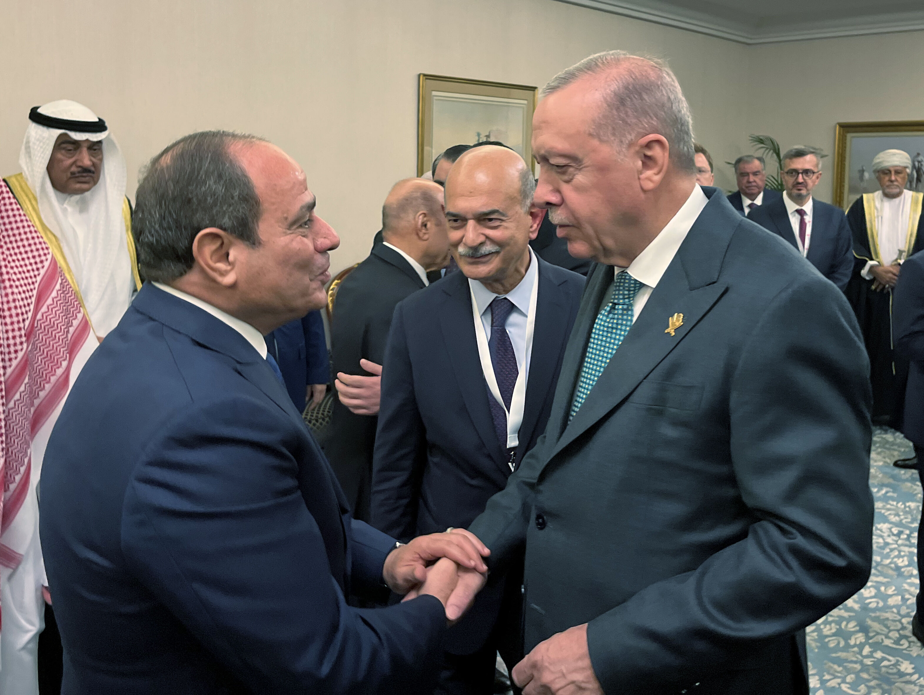 Cumhurbaşkanı Erdoğan, Katar'da dünyaya seslendi: İslam alemi, İsrail'i durduracak dirayete sahip Erdoğan, zirveye katılan Mısır Cumhurbaşkanı Abdulfettah es-Sisi ile görüştü.