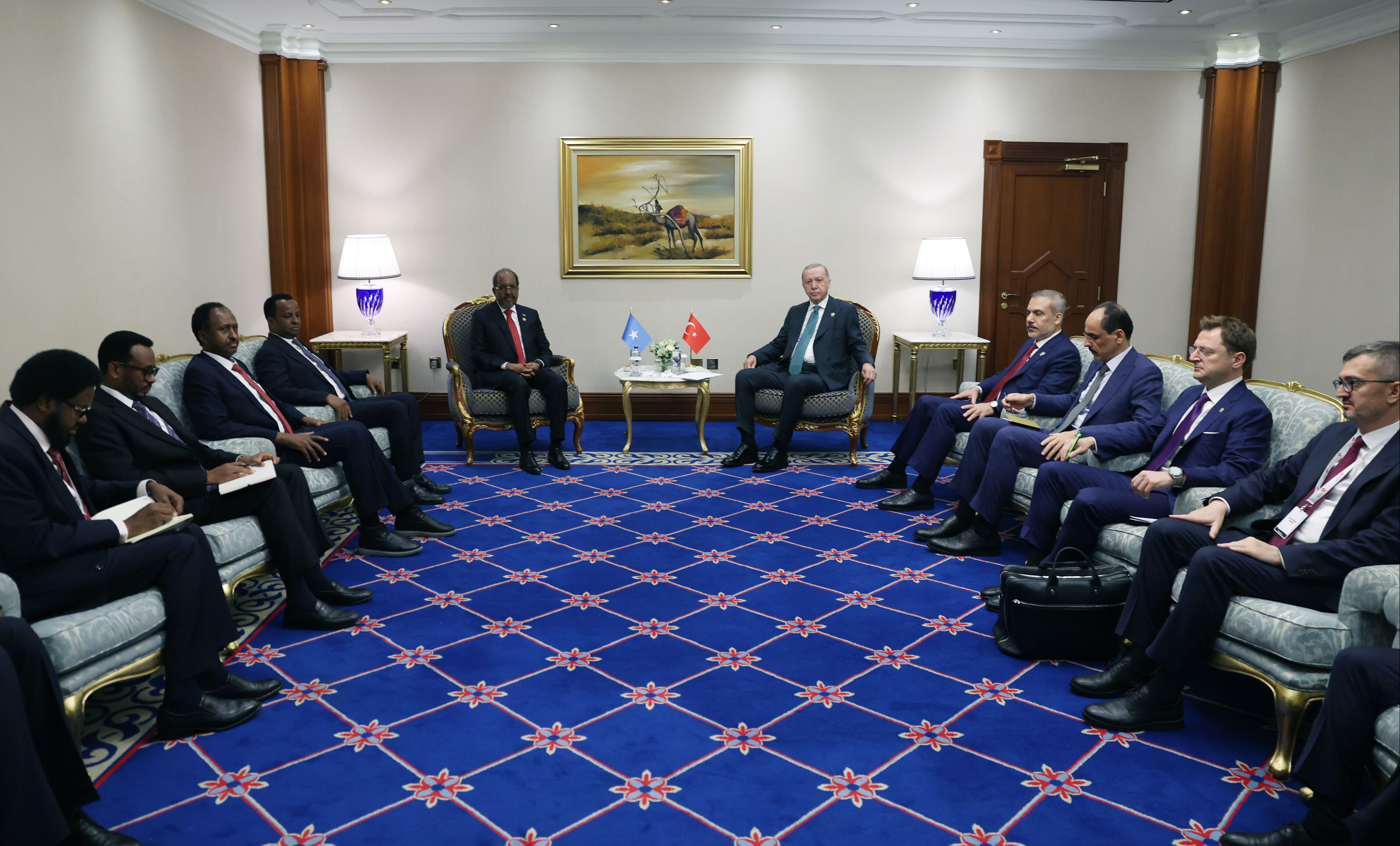 Cumhurbaşkanı Erdoğan, Katar'da dünyaya seslendi: İslam alemi, İsrail'i durduracak dirayete sahip Erdoğan, zirveye katılan Somali Cumhurbaşkanı Hasan Şeyh Mahmud ile bir araya geldi.