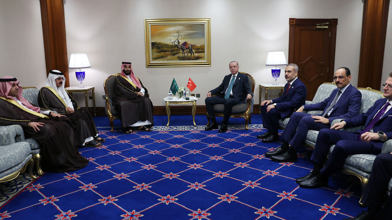 Cumhurbaşkanı Erdoğan'dan Katar'da diplomasi trafiği Cumhurbaşkanı Erdoğan'dan Katar'da diplomasi trafiği - 2. Resim