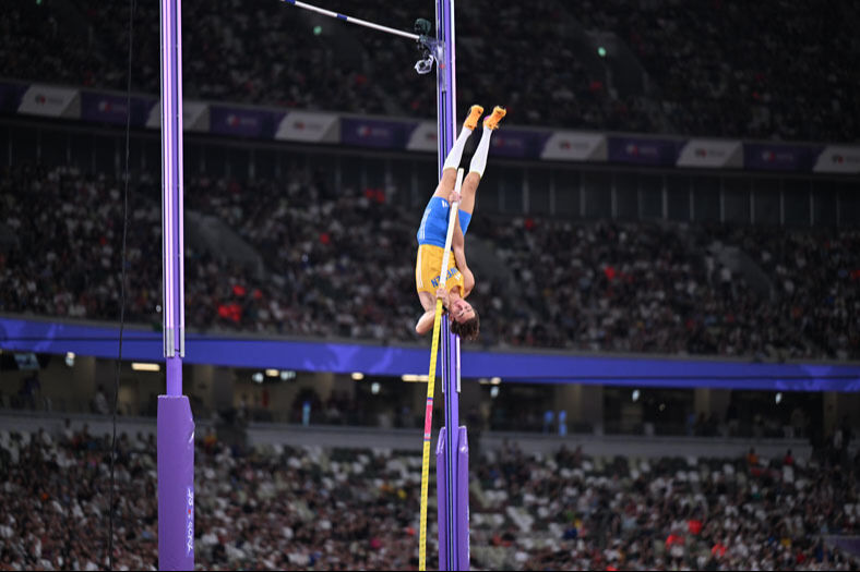 Dünya rekoruna doymuyor: Sabah şarkı çıkardı, akşam altın madalya kazandı - 2. Resim