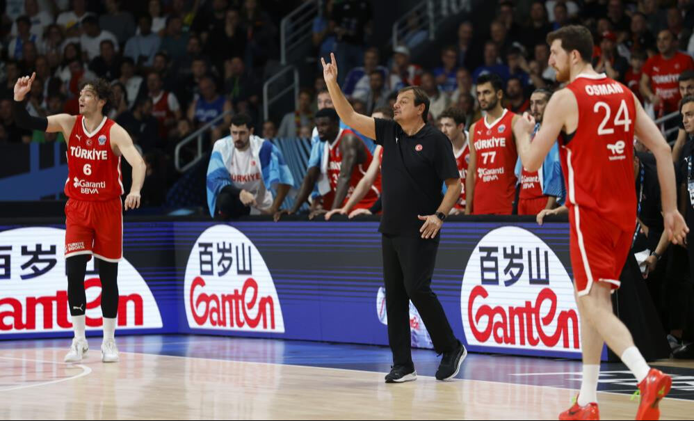 Ergin Ataman'a büyük onur: EuroBasket'in en iyi başantrenörü seçildi Ergin Ataman'a büyük onur: EuroBasket'in en iyi başantrenörü seçildi - 1. Resim