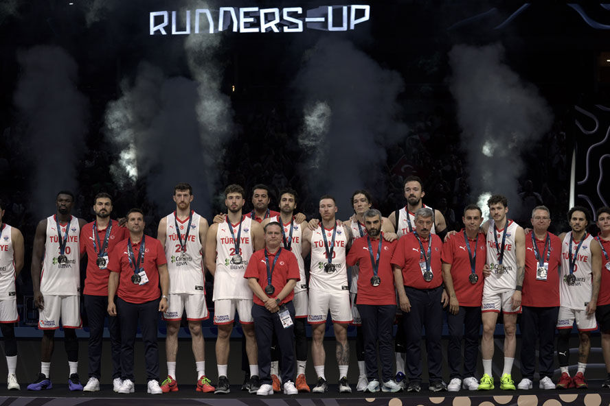 Ergin Ataman'ın büyük üzüntüsü: Gözleri doldu Ergin Ataman'ın büyük üzüntüsü: Gözleri doldu - 1. Resim