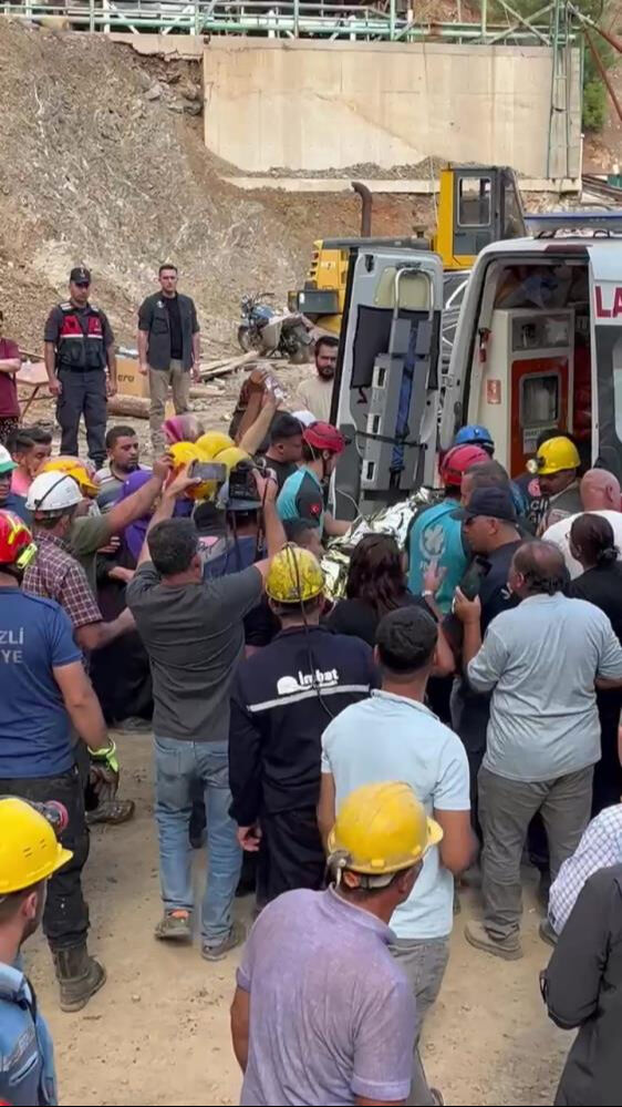 Göçükten sağ olarak kurtarılmıştı! Alkışlarla karşılanan madenciden acı haber geldi Göçükten sağ olarak kurtarılmıştı! Alkışlarla karşılanan madenciden acı haber geldi - 2. Resim