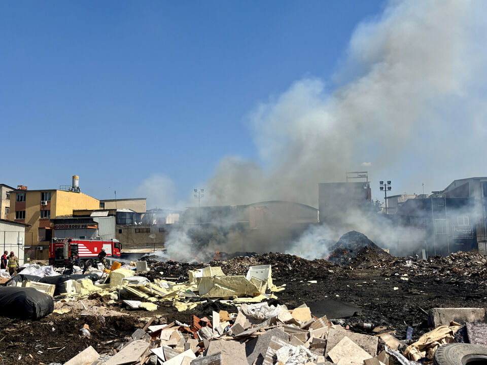 İzmir'den gelen görüntüler pes dedirtmeye devam ediyor: Vatandaş dışarı çıkamıyor! - 2. Resim