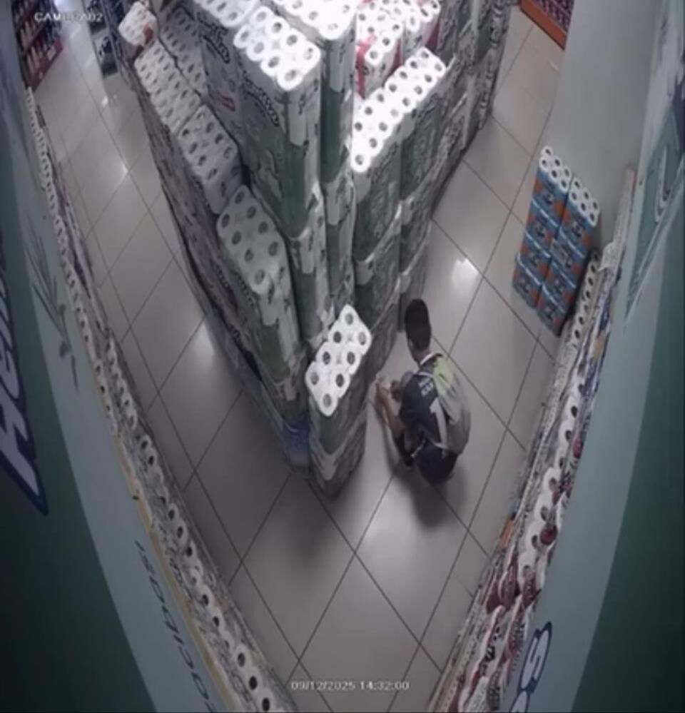 Market kundaklamıştı! 10 yaşındaki çocuk devlet korumasına alındı Marketi kundaklamıştı! 10 yaşındaki çocuk devlet korumasına alındı - 1. Resim