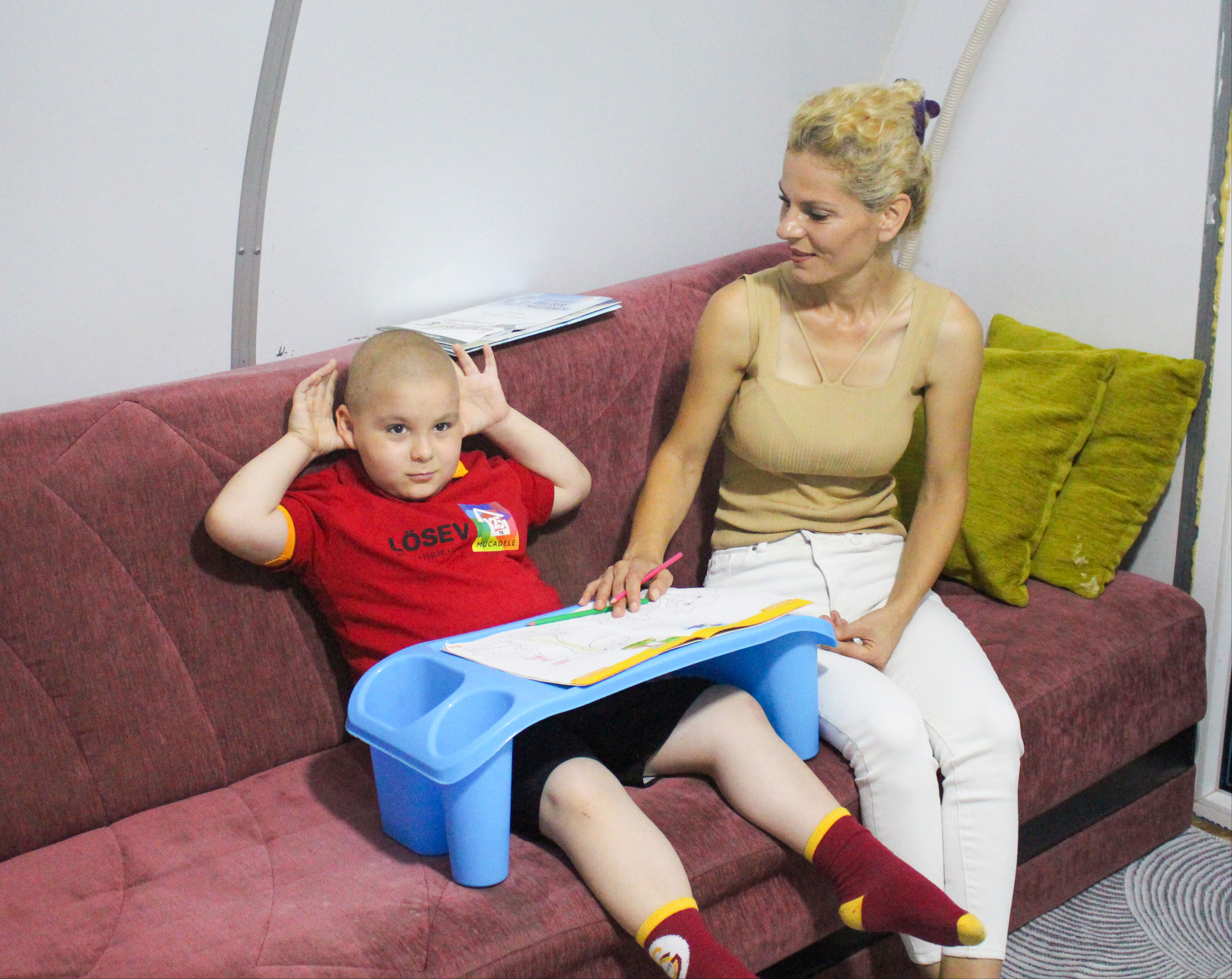 Oğlu kanseri yenen anne: Oğlum bu hastalığı atlattı şimdi de sıra bende Oğlu kanseri yenen anne: Oğlum bu hastalığı atlattı şimdi de sıra bende - 2. Resim