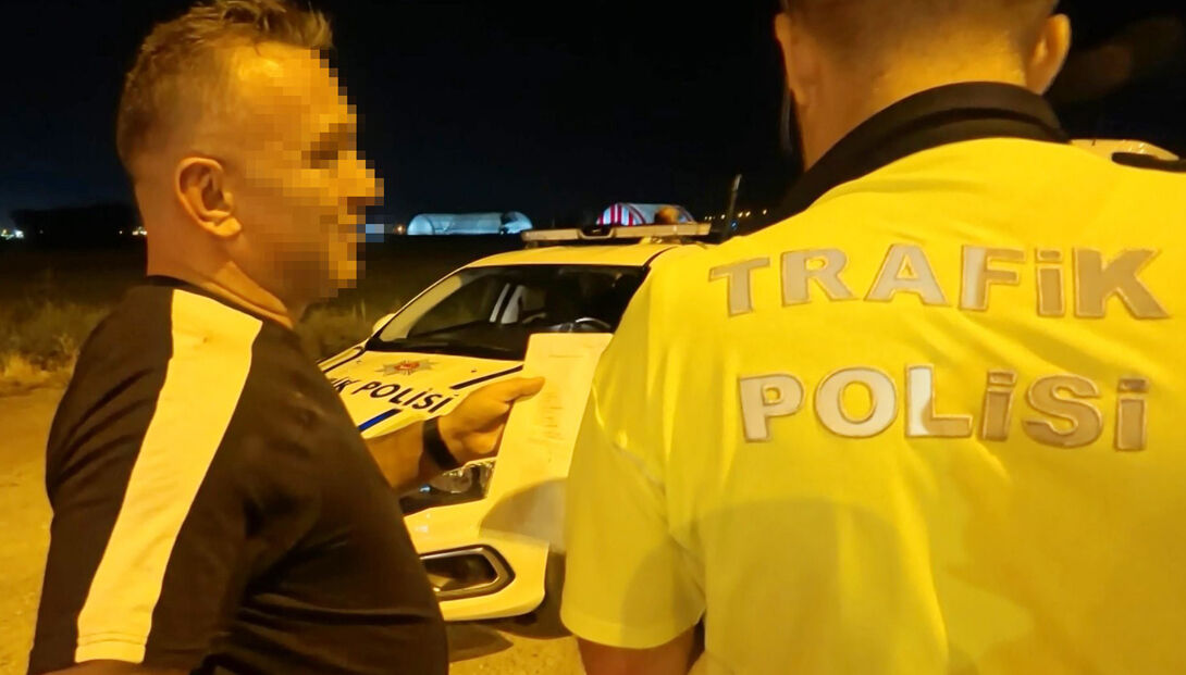 Polise önce yalvardı sonra beddua etti! Alkollü halde çocuklarıyla trafiğe çıktı - 2. Resim