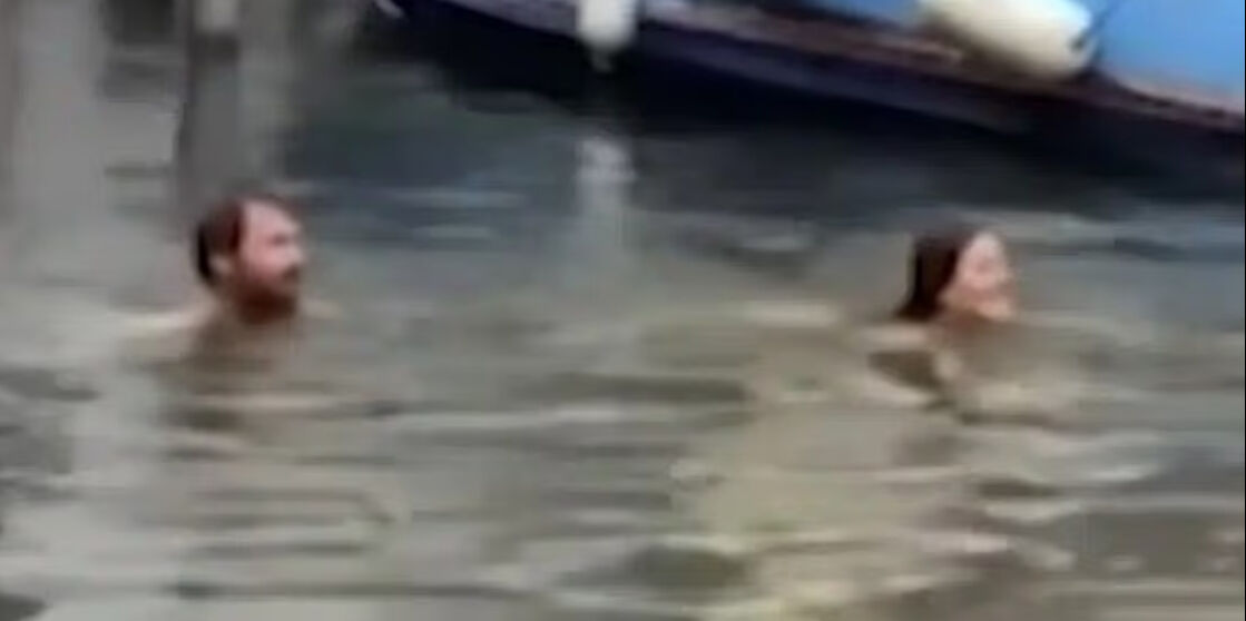 Tatil keyfi kabusa döndü: Venedik halkı ayaklandı! Yaka paça sınır dışı edildiler - 2. Resim