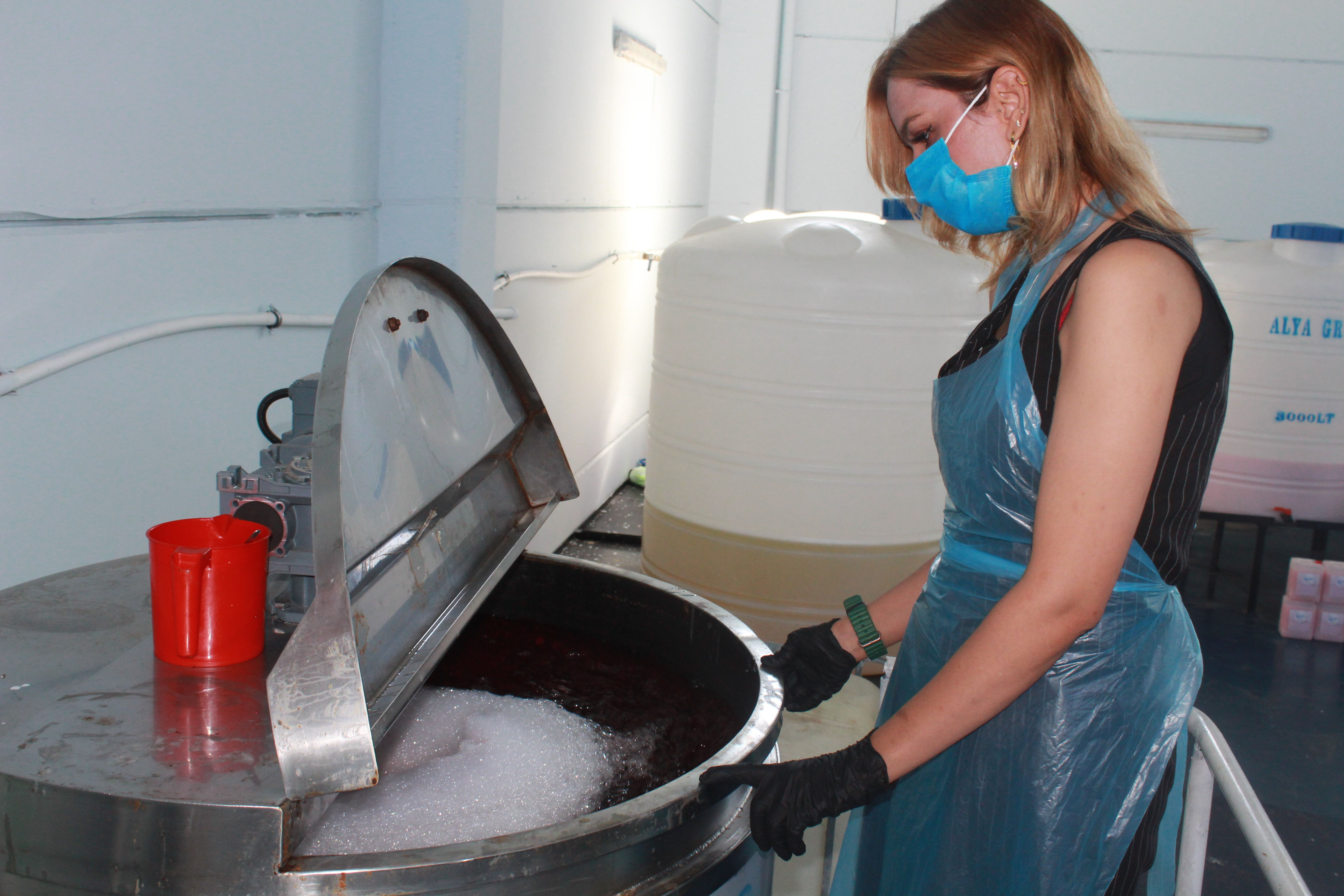 Tillo'da kadınlar bir ilke imza attı: Kendi temizlik malzemelerini kendileri üretiyorlar - 1. Resim