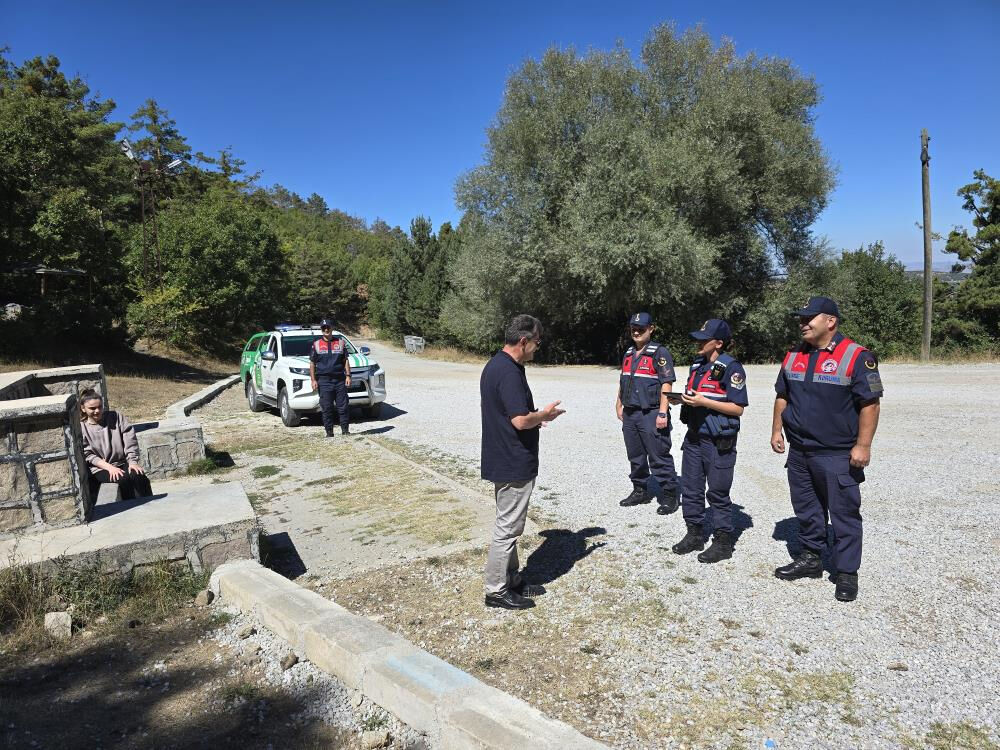 2 kilosu 15 kişiye 1 yıl yetiyor! Salep soğanını izinsiz koparana 557 bin TL ceza var 2 kilosu 15 kişiye 1 yıl yetiyor! İzinsiz koparana ise 557 bin TL ceza var... - 2. Resim