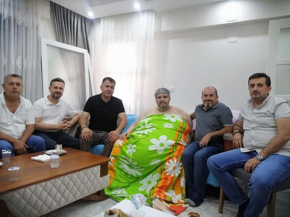 310 kilo ağırlığındaki Barış Yıldırım kalp krizi geçirdi: Cenazesi evden böyle çıkarıldı! 310 kilo ağırlığındaki Barış Yıldırım kalp krizi geçirdi: Cenazesi evden böyle çıkarıldı! - 3. Resim