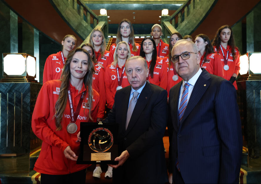 Cumhurbaşkanı Erdoğan, Filenin Sultanları'nı kabul etti Cumhurbaşkanı Erdoğan, Filenin Sultanları'nı kabul etti - 1. Resim