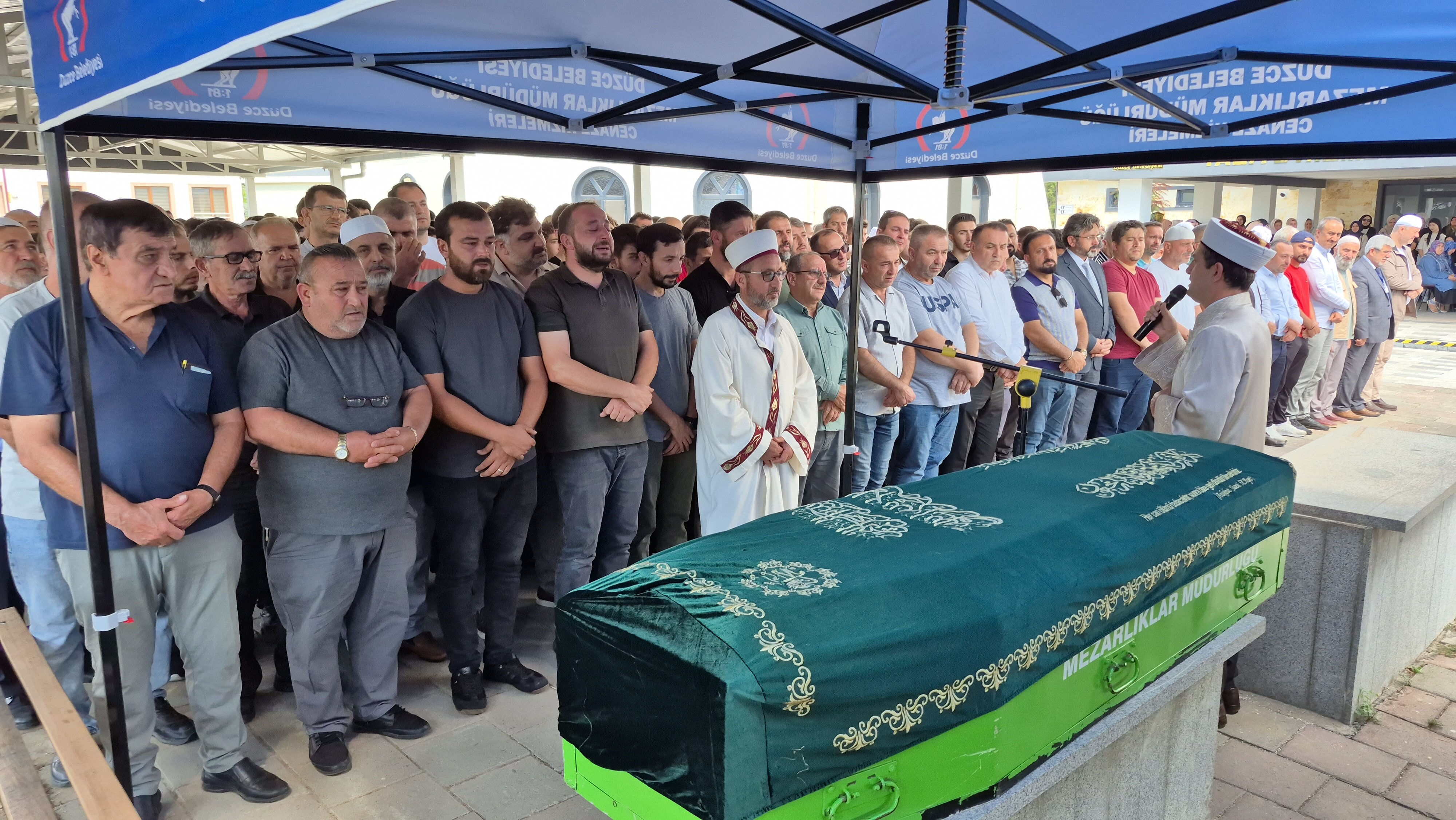 Evinde baygın bulunmuştu! 10 yaşındaki çocuk son yolculuğuna uğurlandı - 1. Resim