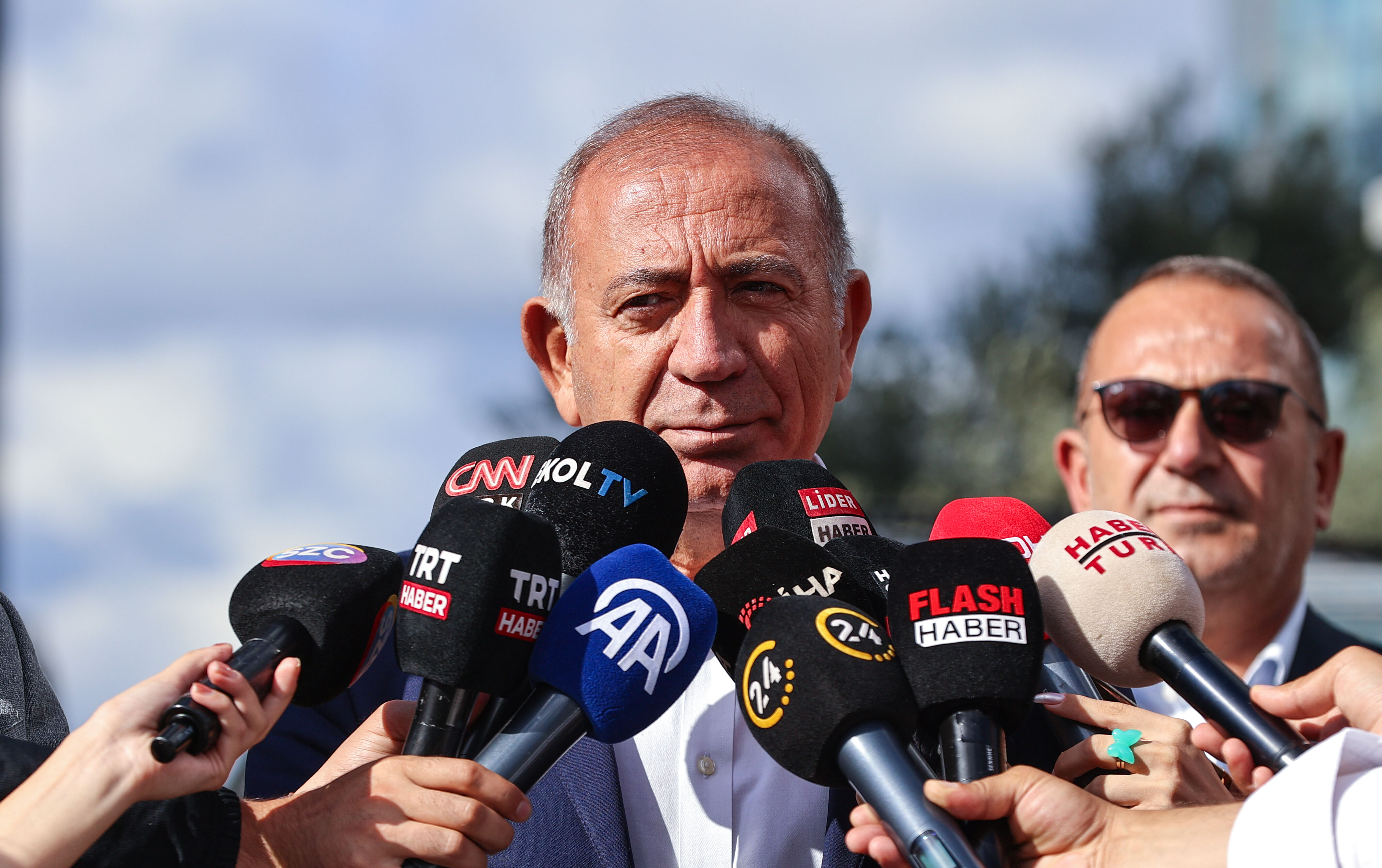 Gürsel Tekin 'kongre düzenlemek için başvuru yaptı' iddiasını yalanladı: İnsanlıktan nasiplerini almamışlar! Gürsel Tekin hakkında çıkan haberlere isyan etti: İnsanlıktan hiç mi nasibinizi almadınız? - 1. Resim