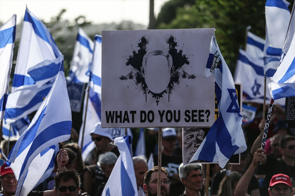İsrail ordusu yeni bir kara harekatı başlattı! Hedef Gazze'yi işgal etmek  Binlerce İsrailli, Batı Kudüs'teki tren istasyonunda İsrail bayrakları, davul ve düdüklerle toplandı