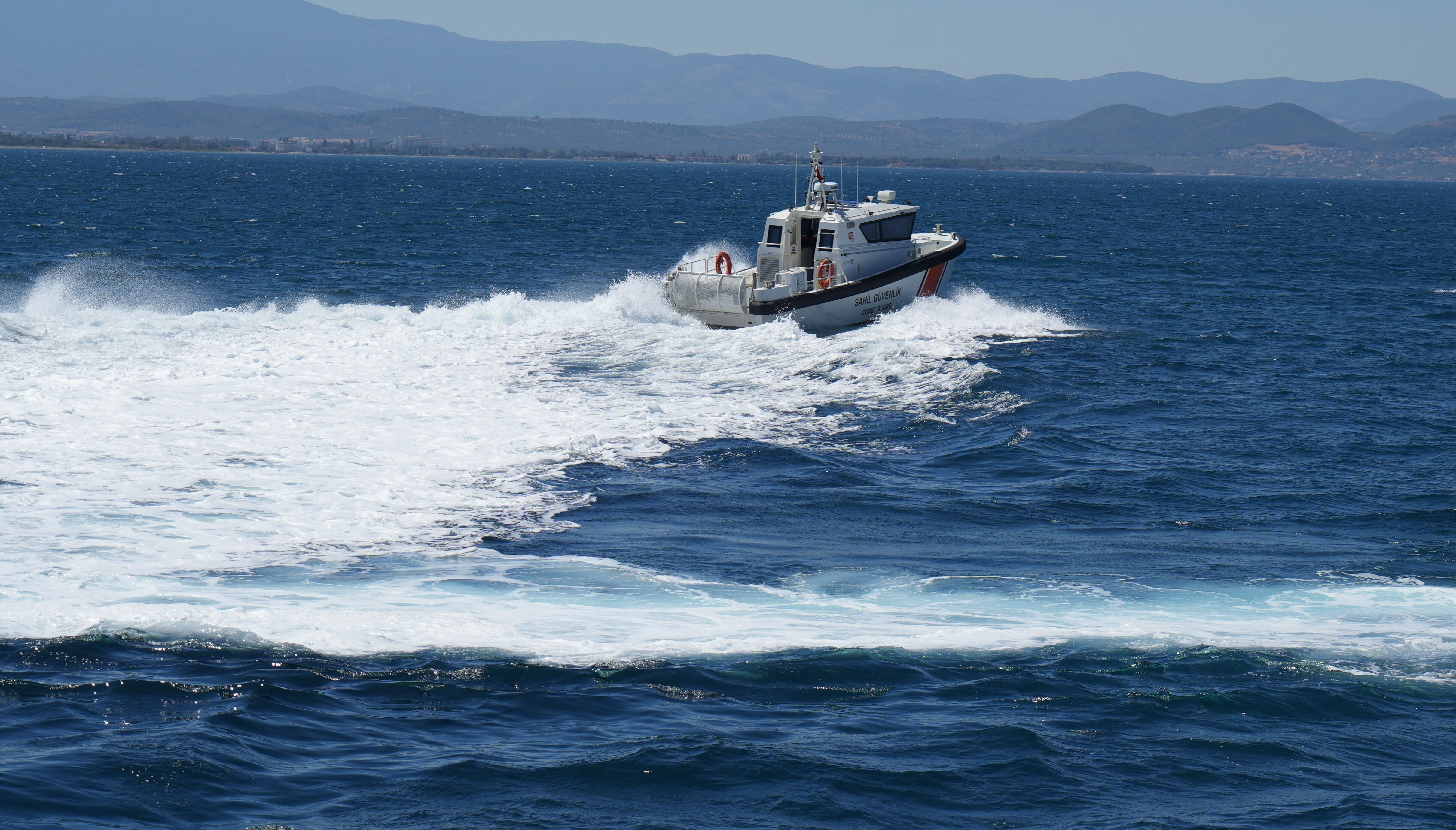 İz bırakmadan kayboldu! Edremit açıklarında terk edilmiş tekne, korkunç şüpheleri arttırdı İz bırakmadan kayboldu! Edremit açıklarında terk edilmiş tekne, korkunç şüpheleri arttırdı - 1. Resim