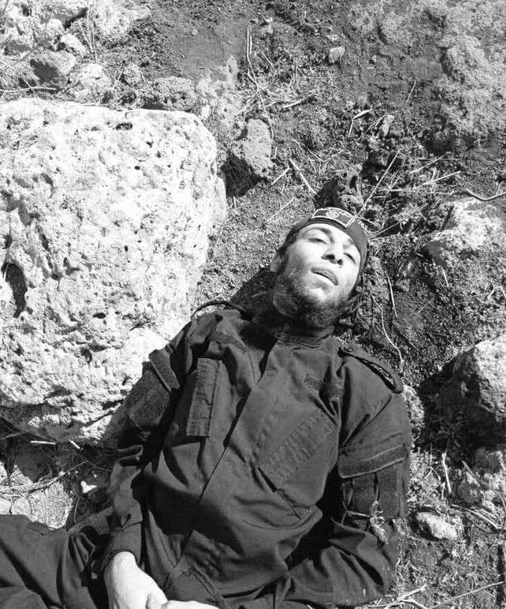 Suriye’de yeni cephe: DEAŞ infazla kendini gösterdi! Aşiretler SDG’ye başkaldırdı Son 24 saatte 2 kişi DEAŞ tarafından idam edildi.