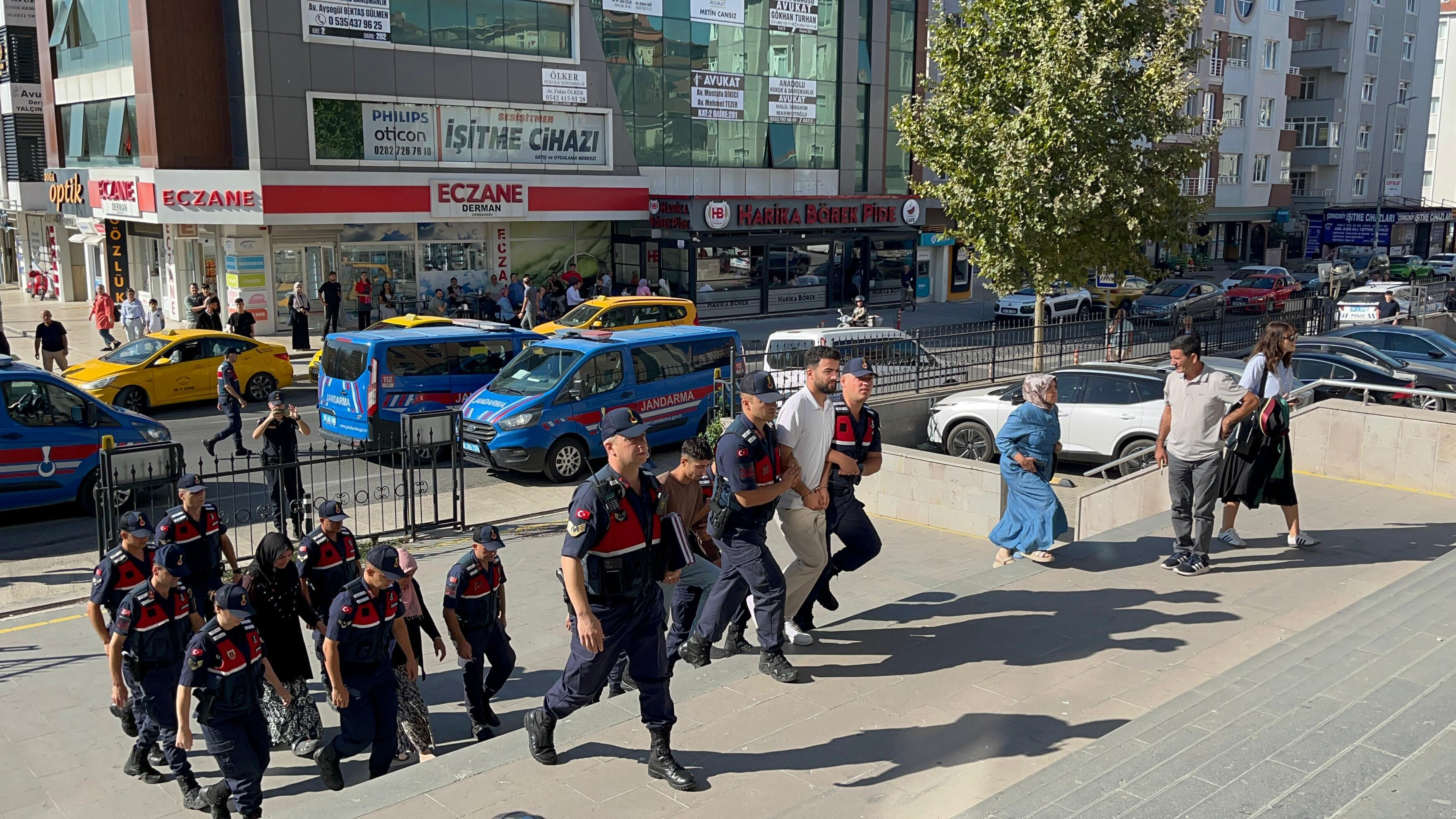 Tekirdağ'da evlat dehşeti! Yaka paça tutuklandı Tekirdağ'da babasını öldürdüğü iddia edilmişti! Yaka paça tutuklandı - 1. Resim
