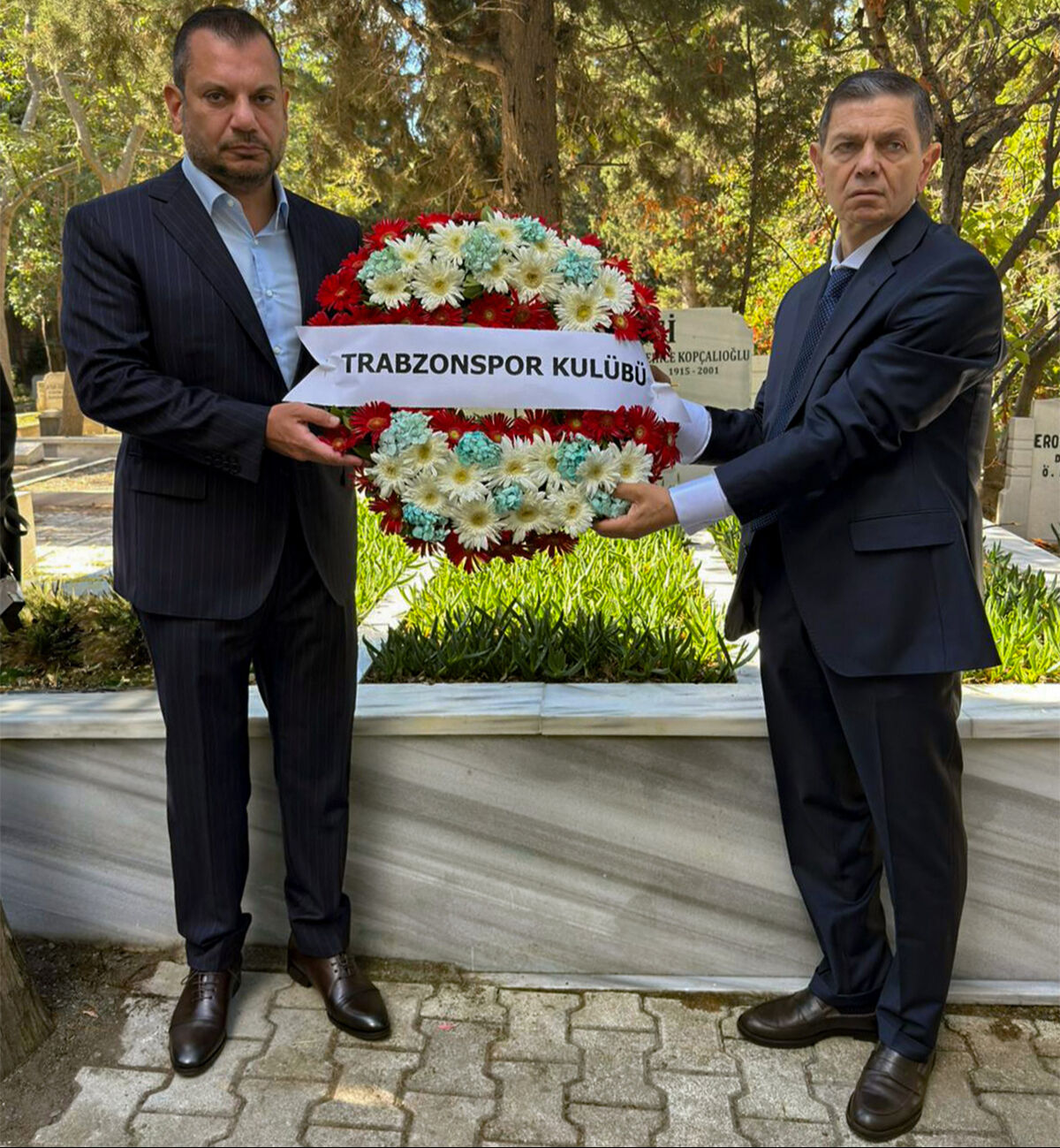 Trabzonspor'un efsane başkanı Mustafa Şamil Ekinci kabri başında anıldı - 2. Resim