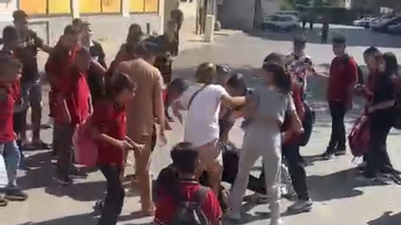 Akran şiddetinin cinsiyeti yok! Ders zilleri çaldı zorbalık başladı Akran şiddetinin cinsiyeti yok! Ders zilleri çaldı zorbalık başladı