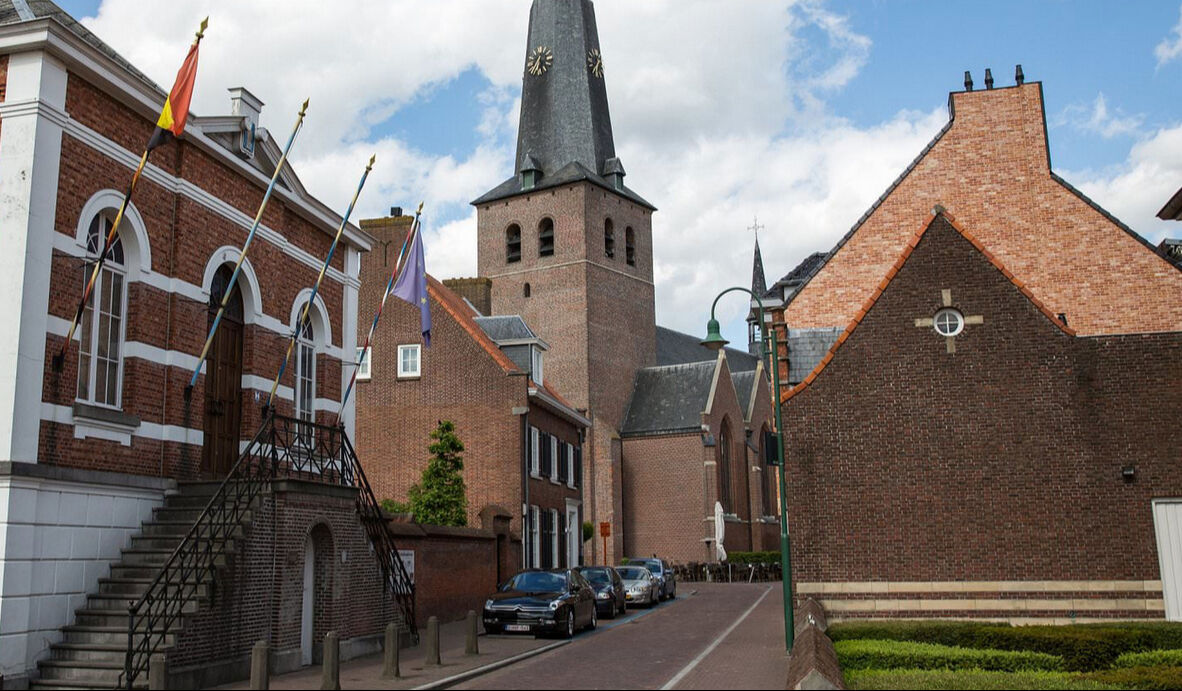 Avrupa’nın yapboz kasabası: Tek bir ev aynı anda iki ülkede! - 1. Resim