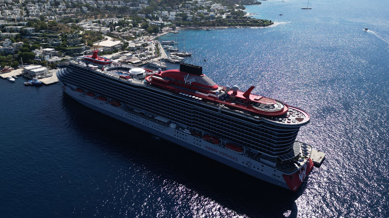 Dev gemi Bodrum Limanı'na demir attı, yüzlerce ABD'li turist ilçeye akın etti - 9. Resim