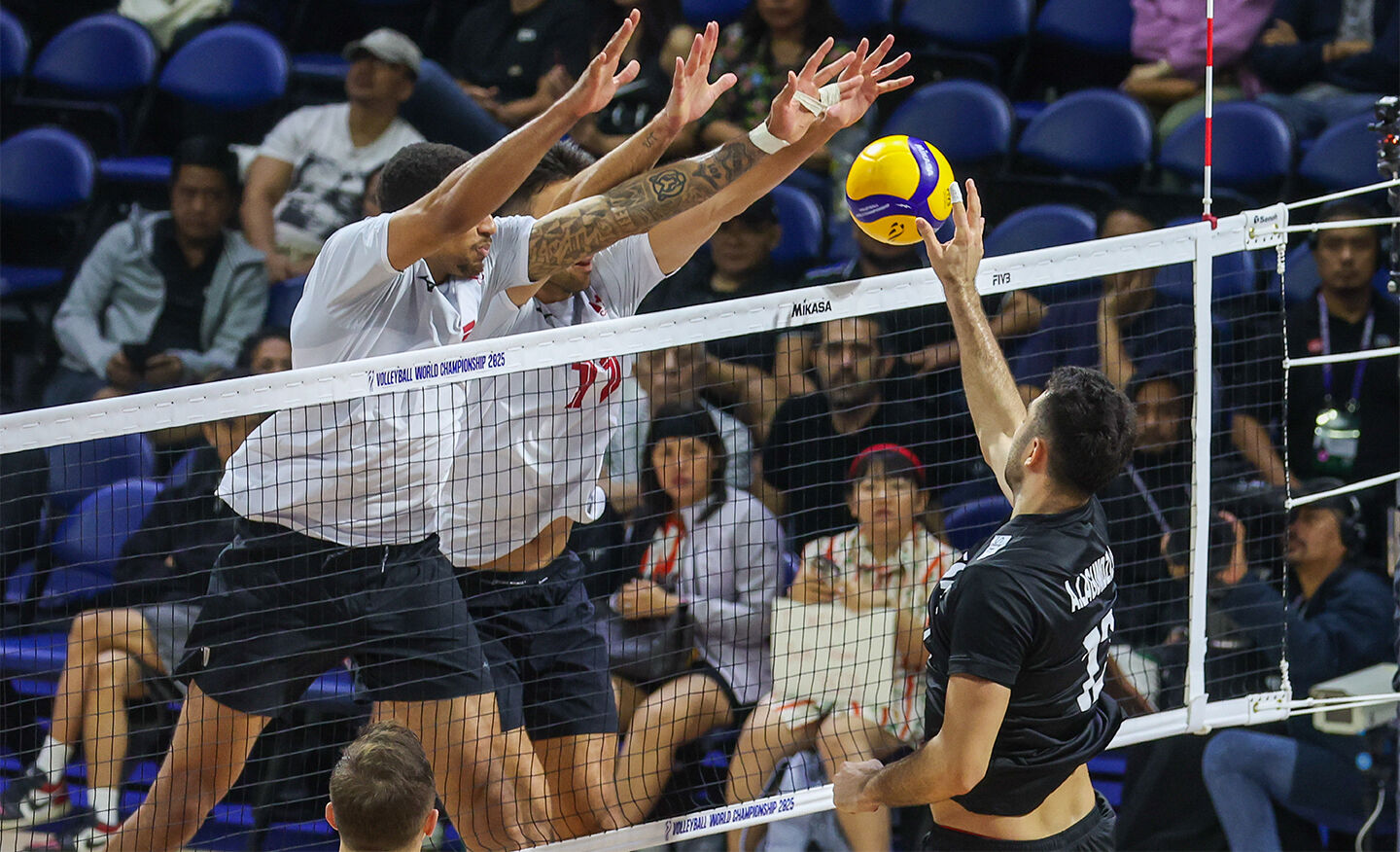 Dünya Şampiyonası'nda 3'te 3! Filenin Efeleri namağlup grup lideri - 1. Resim