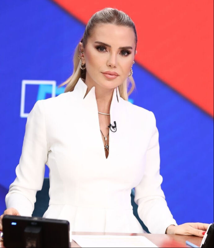 Ece Erken'den çarpıcı Ufuk Özkan iddiası! ''Tanıdığımdan istemiş'' diyerek anlattı Ece Erken'den çarpıcı Ufuk Özkan iddiası! ''Tanıdığımdan istemiş'' diyerek anlattı - 2. Resim