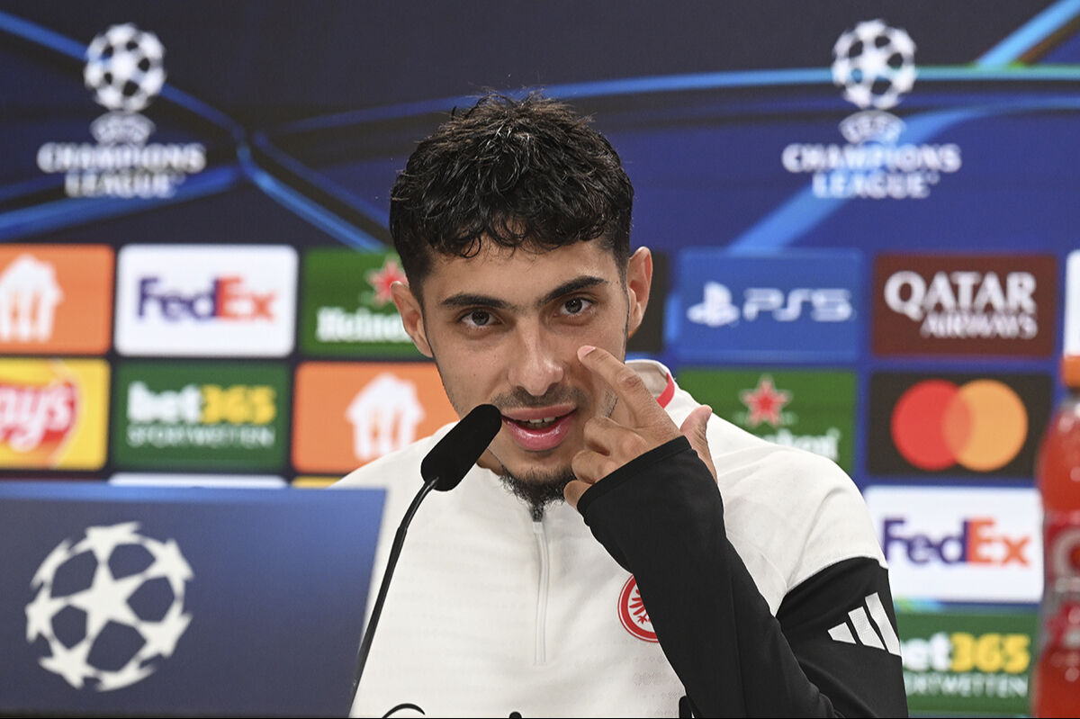 Frankfurt teknik direktörü Toppmöller'den Galatasaray açıklaması: Maça 1-0 geride başlıyoruz! Frankfurt teknik direktörü Toppmöller'den Galatasaray açıklaması: Maça 1-0 geride başlıyoruz! - 8. Resim