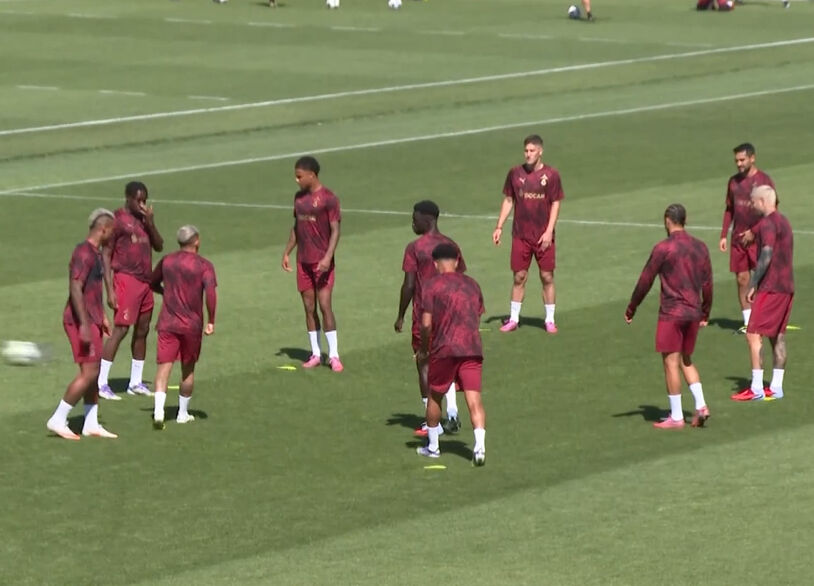 Galatasaray Eintracht Frankfurt maçı öncesi son antrenmanını Osimhen’siz yaptı - 1. Resim