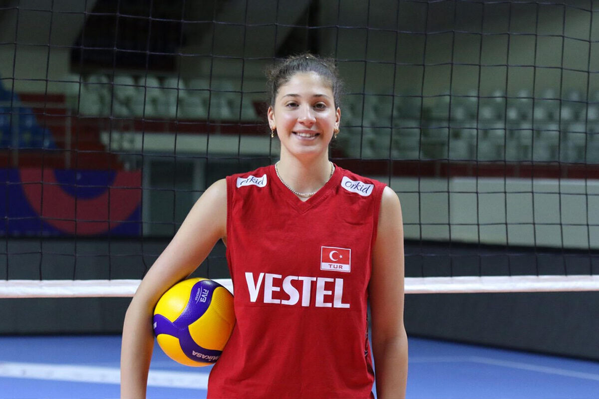 İlkin Aydın'ın babası kimdir? Eski futbolcu çıktı İlkin Aydın'ın babası kimdir? Eski futbolcu çıktı - 1. Resim