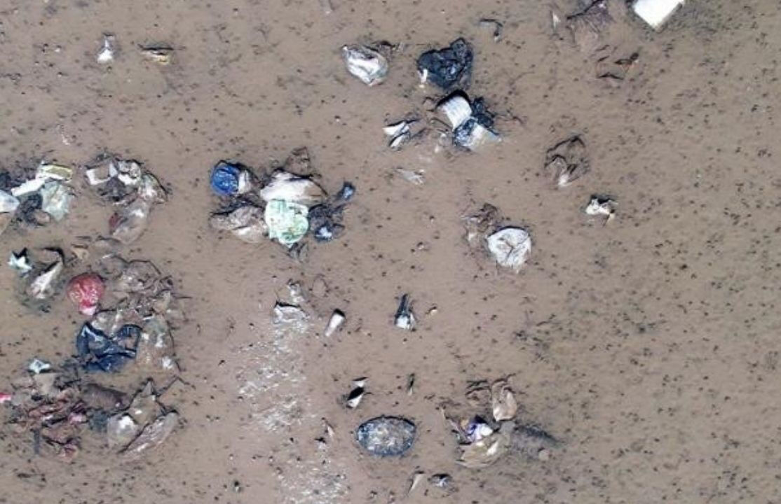 İstanbul'da sular çekildi yıllardır biriken atıklar ortaya çıktı - 1. Resim