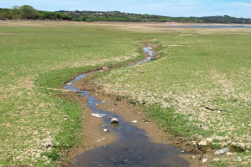 İstanbul'da sular çekildi yıllardır biriken atıklar ortaya çıktı - 2. Resim