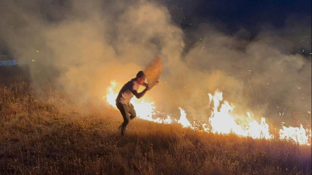 Karabük'te yerleşim yeri yakınında yangın paniği! İtfaiye ve mahalleli seferber oldu - 1. Resim