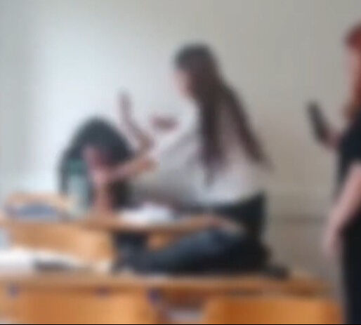 Maltepe'de akran zorbalığı! Genç kızı sırayla darbettiler Maltepe'de akran zorbalığı! Genç kızı sırayla darbettiler - 1. Resim