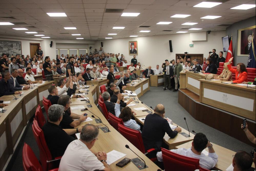 Özlem Çerçioğlu'ndan CHP'li isme tokat gibi sözler: Ret oylarınız geçerli değil - 2. Resim