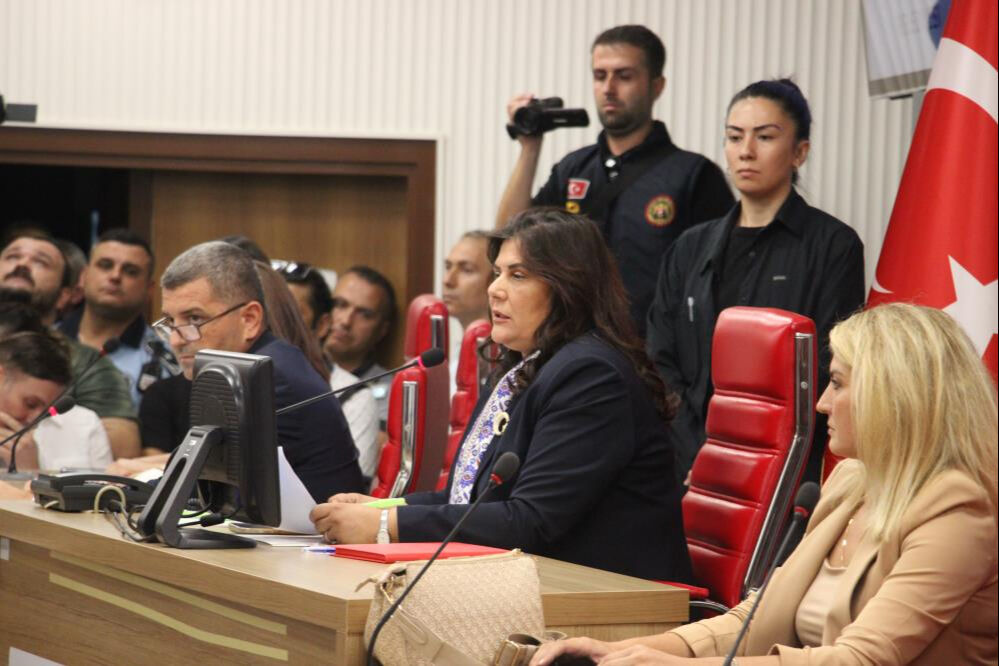 Özlem Çerçioğlu'ndan CHP'li isme tokat gibi sözler: Ret oylarınız geçerli değil - 3. Resim