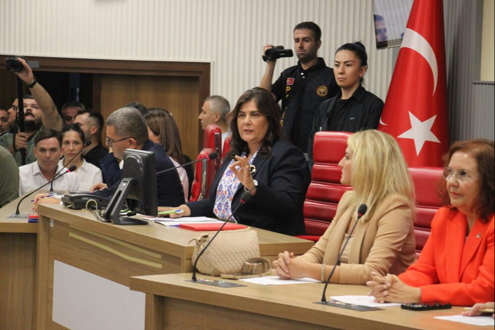 Özlem Çerçioğlu'ndan CHP'li isme tokat gibi sözler: Ret oylarınız geçerli değil - 5. Resim