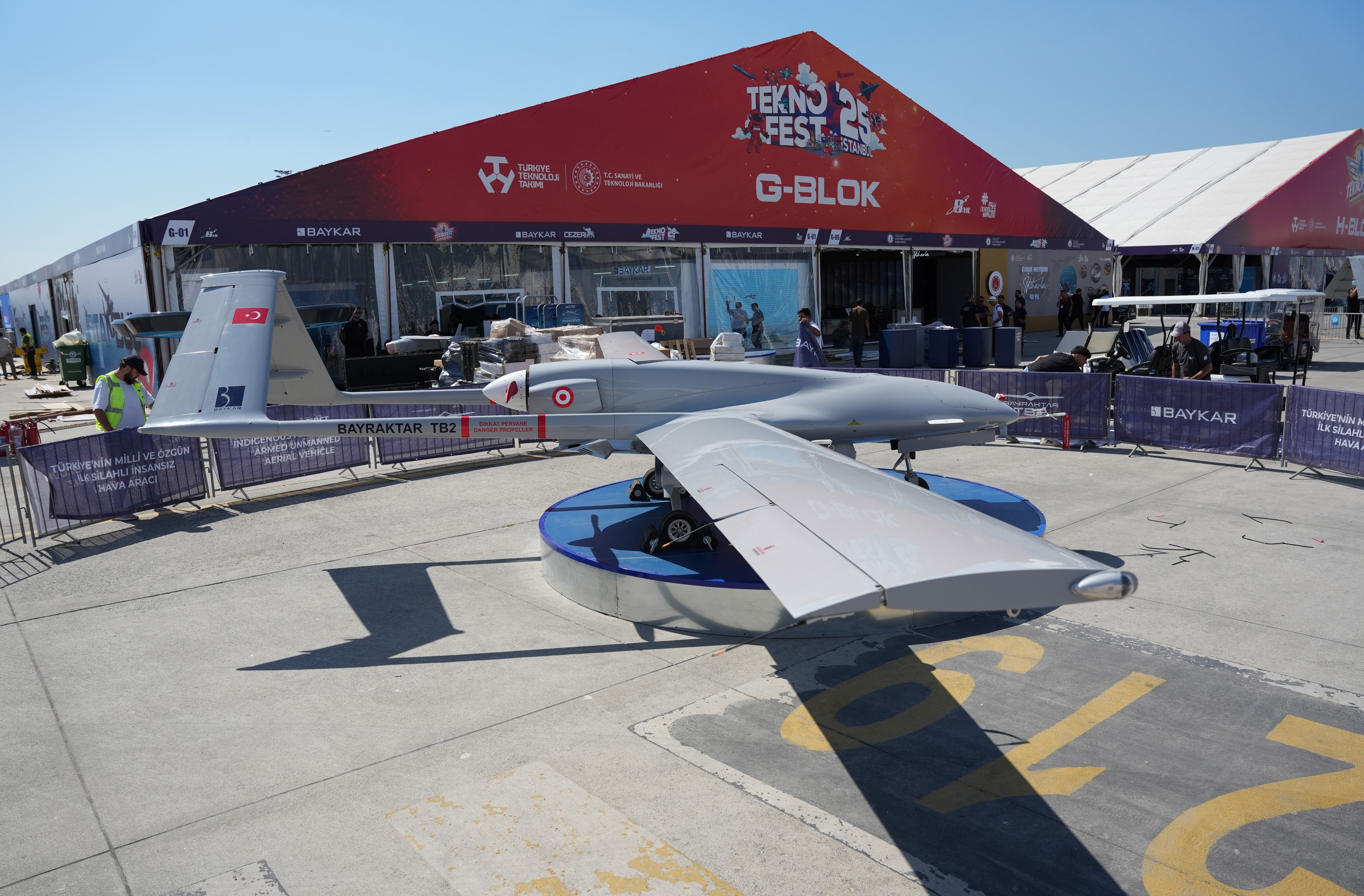 TEKNOFEST İstanbul başladı! Milli projeler, yenilikçi fikirler, nefes kesen gösteriler... - 1. Resim