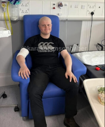 İngiltere'de tıraş ederken fark etti: Türk berber 17 yaşındaki gencin hayatını böyle kurtardı Tıraş sırasında fark etti: Acı gerçek hastanede ortaya çıktı! Türk berber 17 yaşındaki gencin hayatını kurtardı - 2. Resim