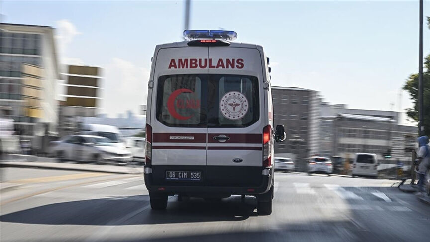 Trafikte ambulanslar için yeni çözüm! Artık araç radyolarında anons duyulacak - 1. Resim
