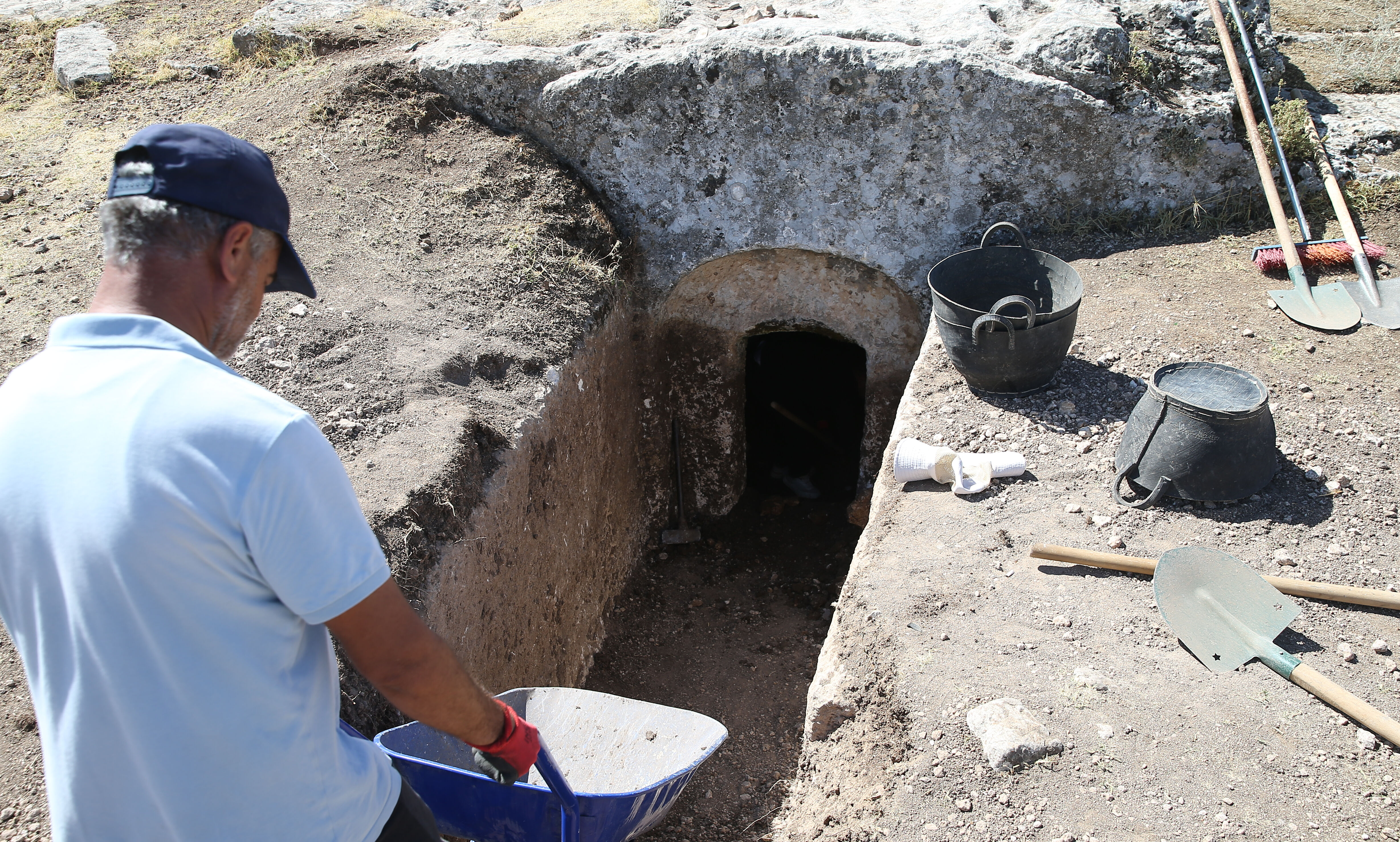 Adıyaman'dan tarih çıktı! Kazılarda 8 mezar daha gün yüzüne çıkarıldı Adıyaman'dan tarih çıktı! Kazılarda 8 mezar daha gün yüzüne çıkarıldı - 2. Resim