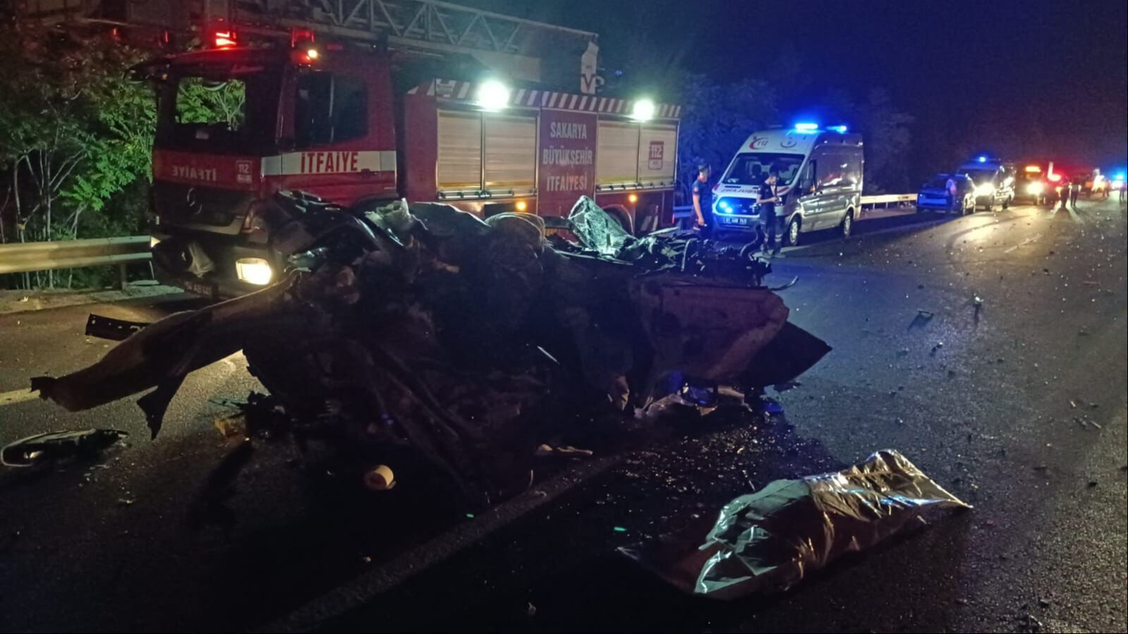 Anadolu Otoyolu’nda feci kaza! Otomobil kağıt gibi ezildi: 1 ölü, 1 yaralı Anadolu Otoyolu’nda feci kaza! Otomobil kağıt gibi ezildi: 1 ölü, 1 yaralı - 1. Resim