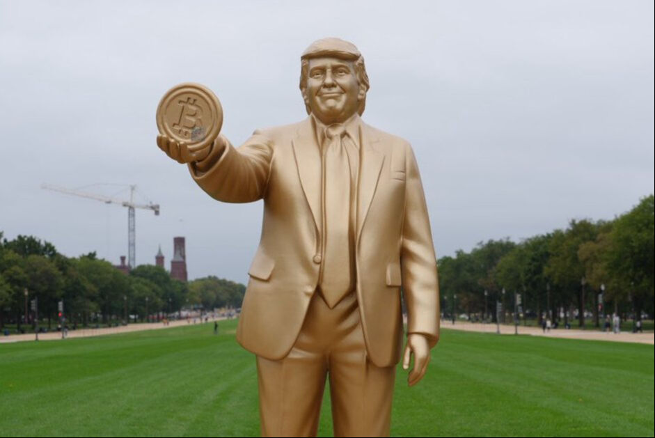 Bakan bir daha baktı! Trump'ın Bitcoin heykeline yorum yağdı - 2. Resim