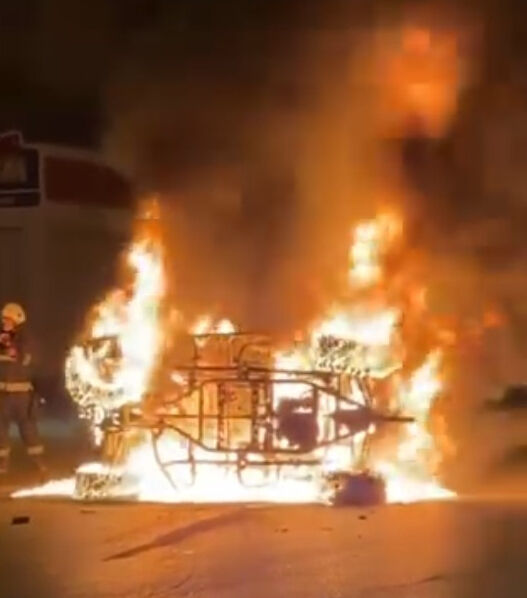 Devrilen UTV alev aldı! Sürücü feci şekilde can verdi Devrilen UTV alev aldı! Sürücü feci şekilde can verdi - 1. Resim