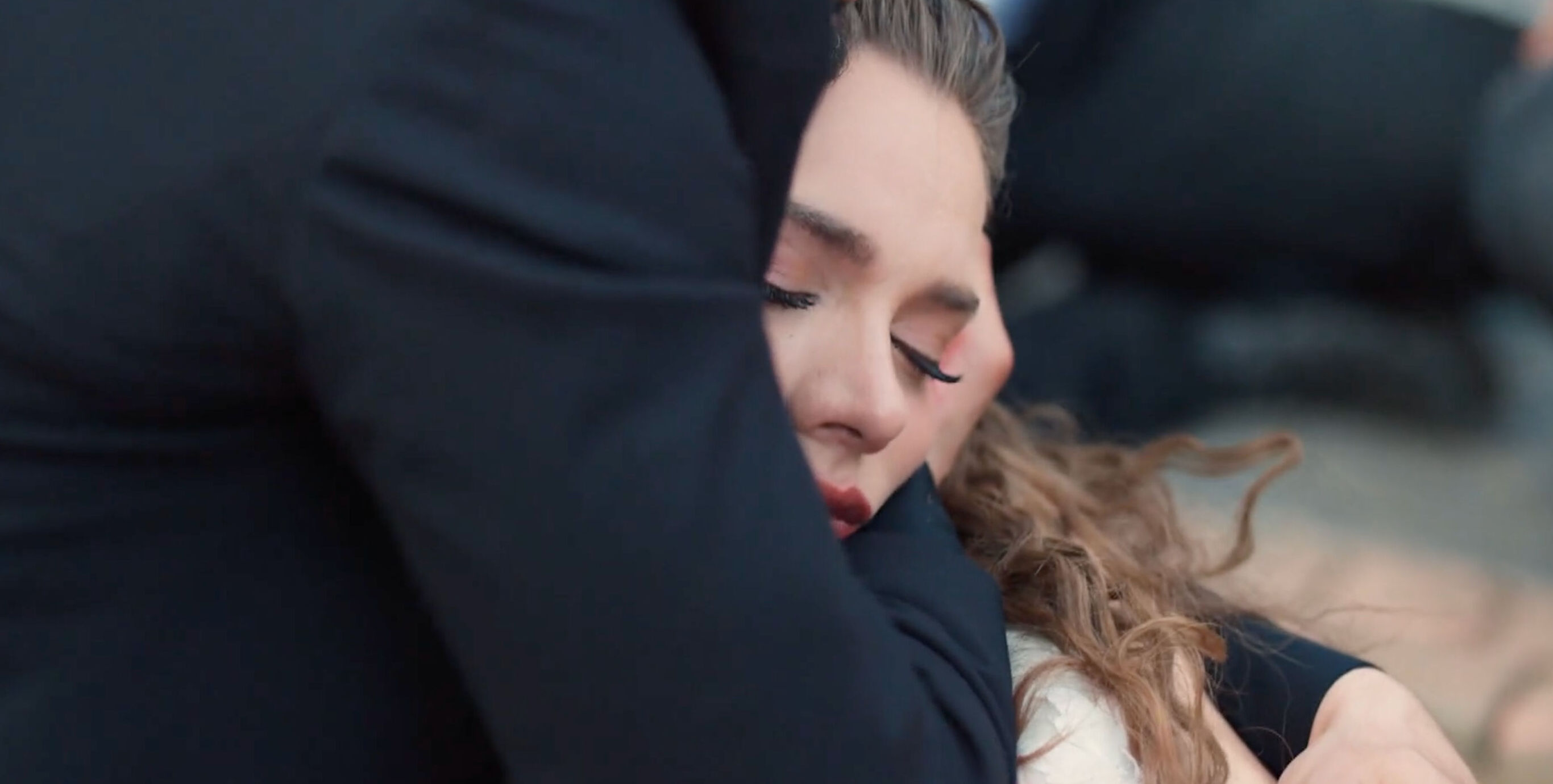 Hudutsuz Sevda ne zaman başlıyor, yeni sezon tarihi belli oldu mu? Hudutsuz Sevda 3. sezon için geri sayım - 3. Resim