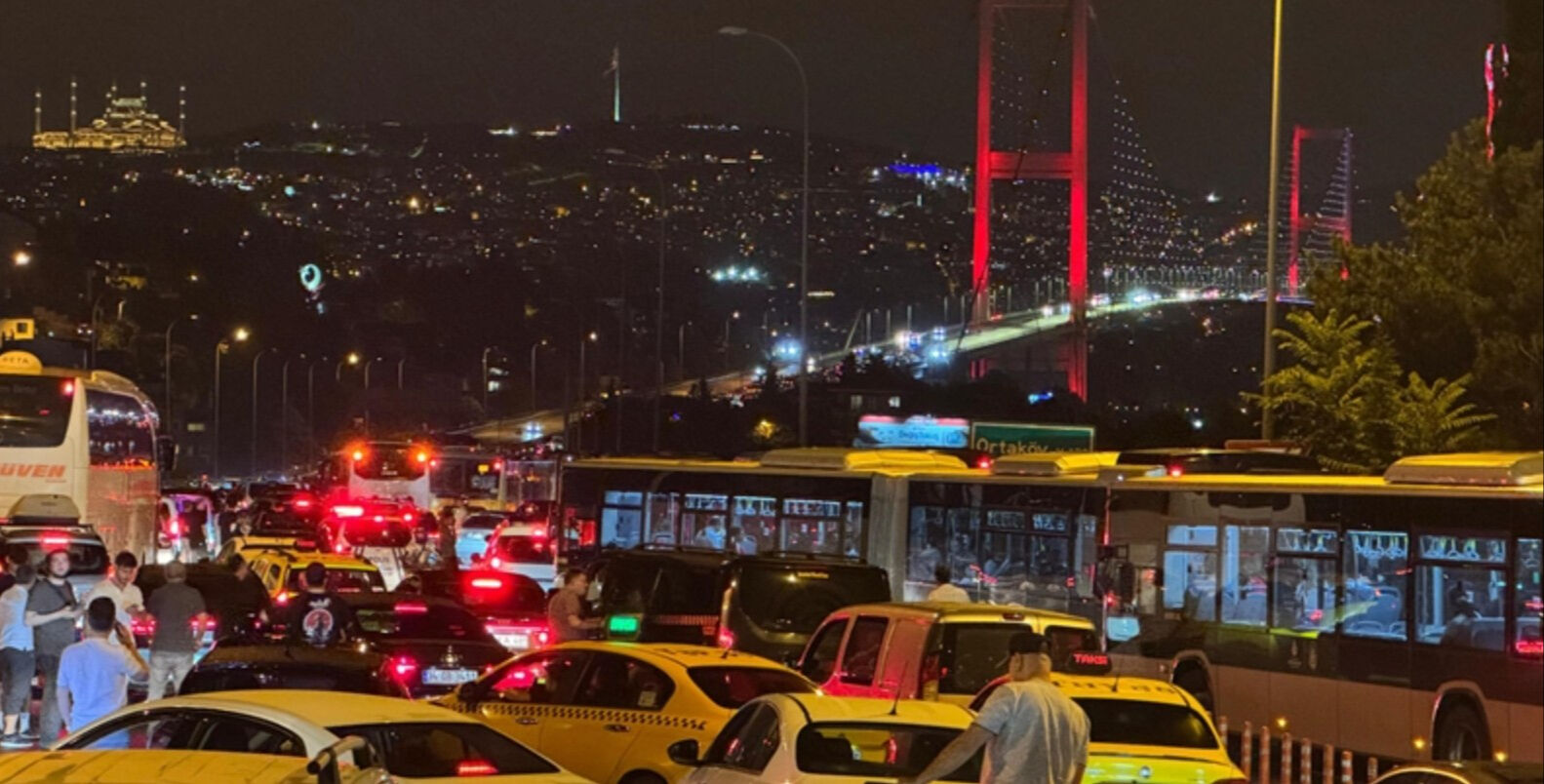 Köprüyü bomba süsü verilmiş düzenekle kapatmıştı! Cezası belli oldu - 1. Resim