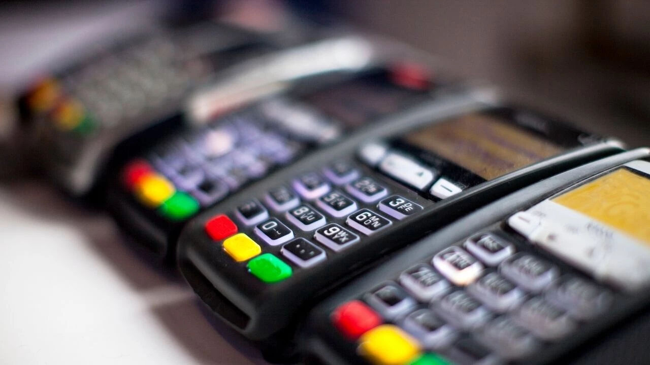 Kredi kartı ve banka kartı ayrıldı! POS komisyon oranlarında değişiklik Kredi kartı ve banka kartı ayrıldı! POS komisyon oranlarında değişiklik - 1. Resim