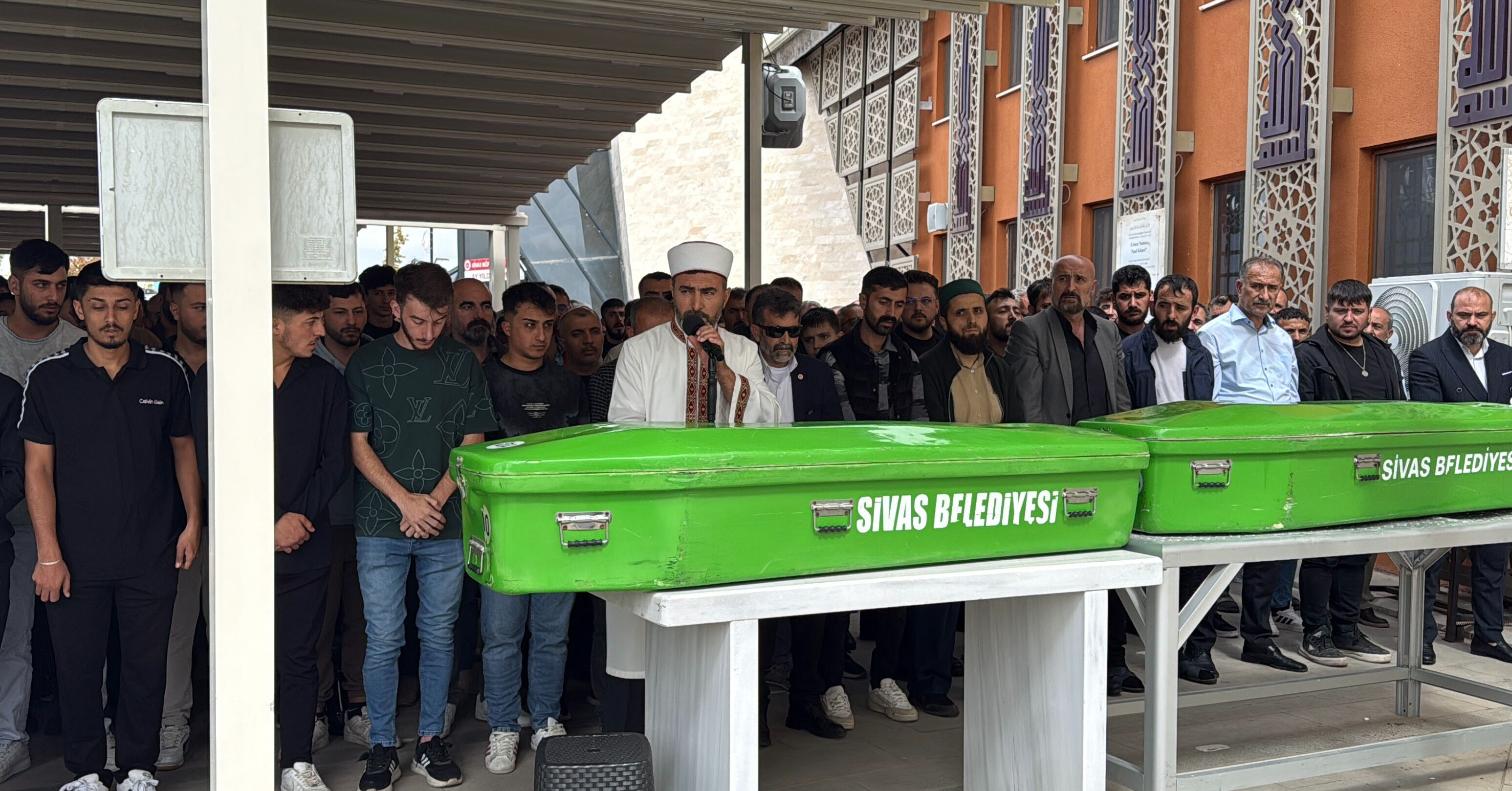 Otomobil bomba gibi patladı! İkizleri ölüm ayırdı - 1. Resim